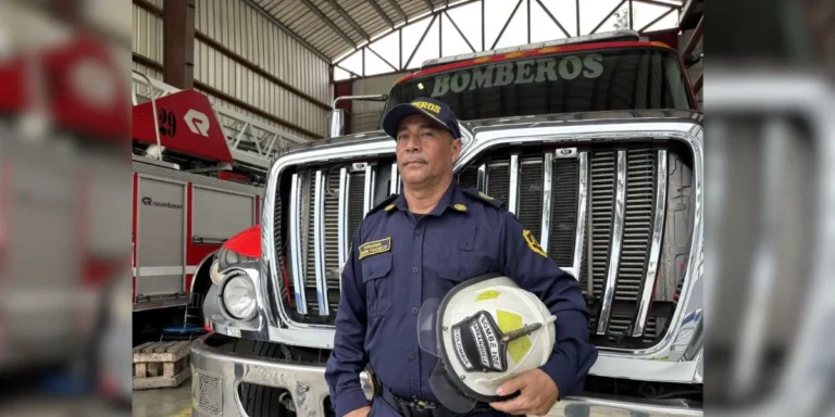 Edwin Pacheco Ruiz: el bombero que hoy lidera con orgullo el Cuerpo Oficial de Barranquilla Edwin Pacheco Ruiz: el bombero que hoy lidera con orgullo el Cuerpo Oficial de Barranquilla