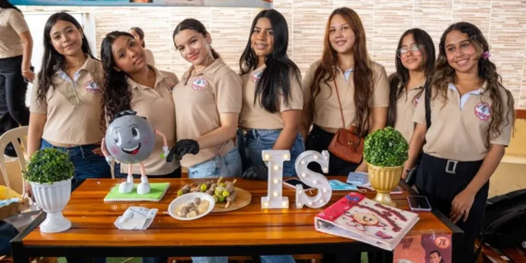 Estudiantes de Soledad inspiran con 24 emprendimientos en la Expoferia 2025